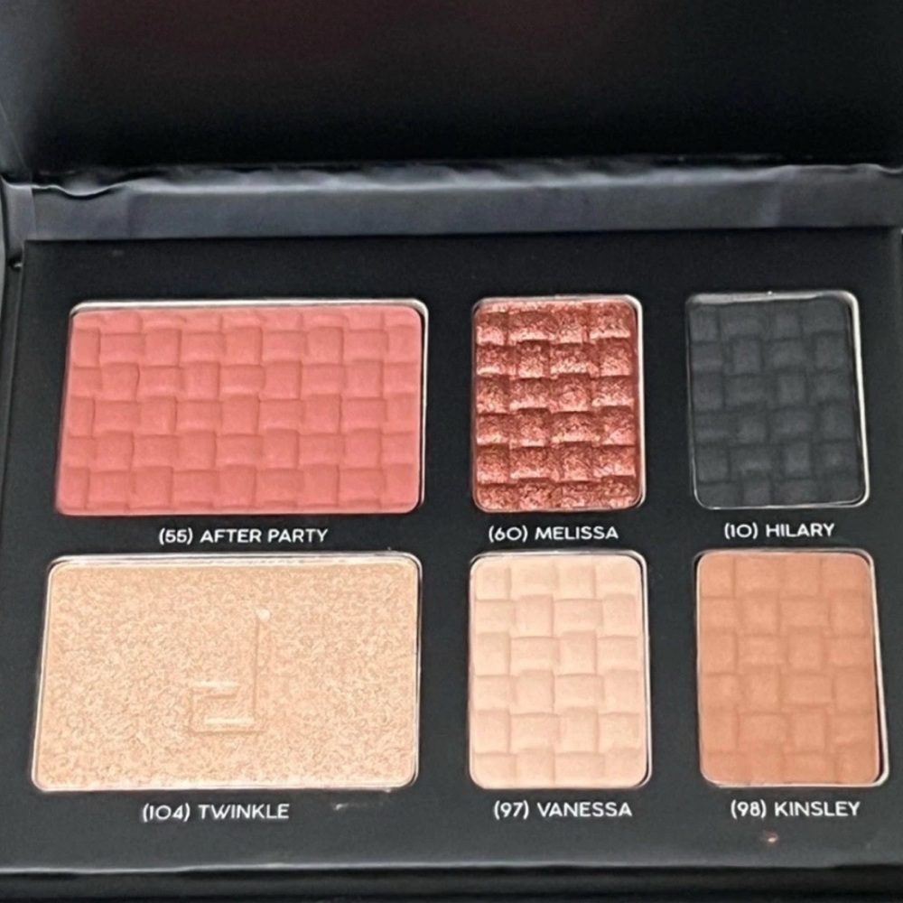 Doucce On the Go Palette 4 Eyeshadows, 1 Highlighter, 1 Blush NWOB